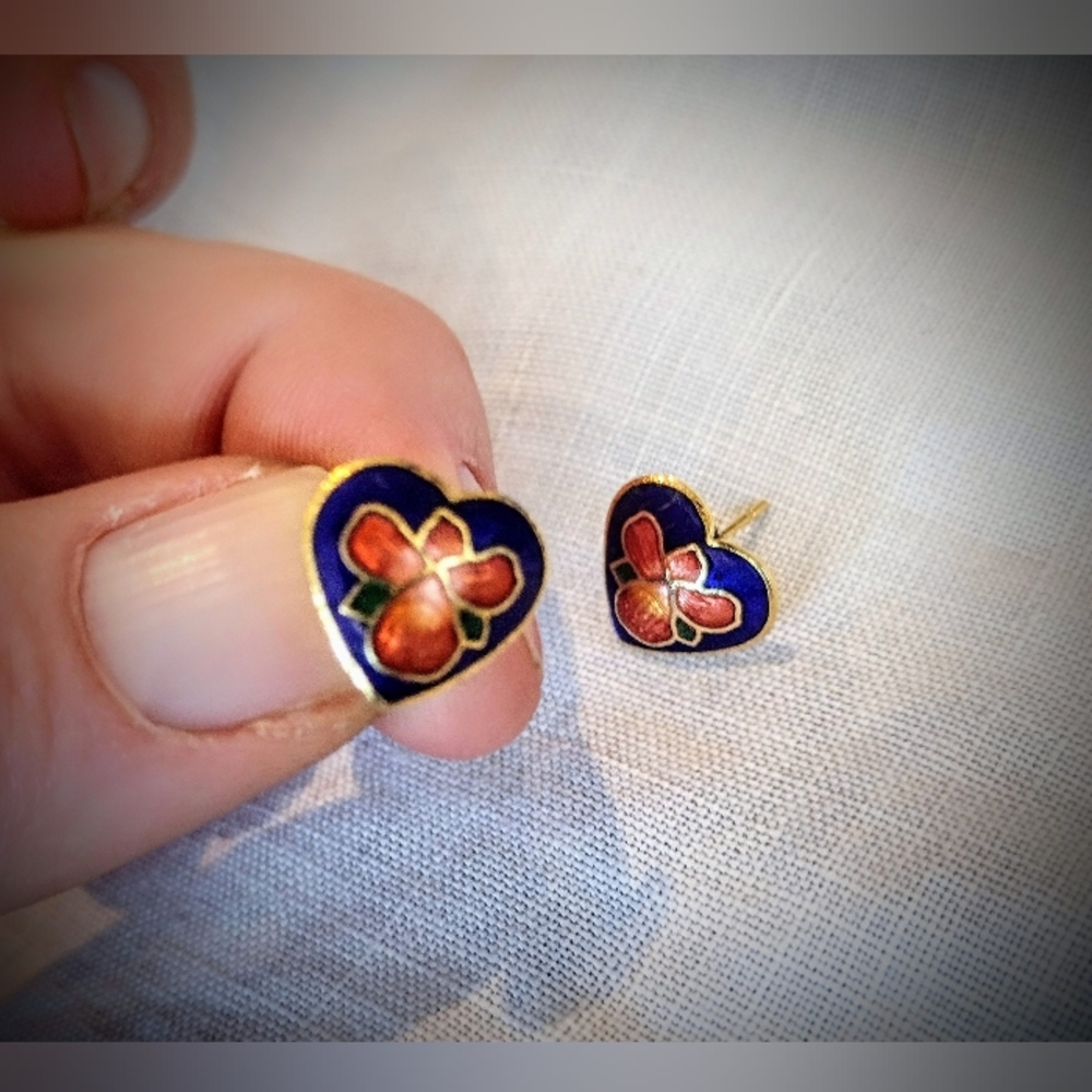 True Vintage Circa 1980, Cloisonne Iris Post Earrings, Perfect Condition! - Picture 2 of 4
